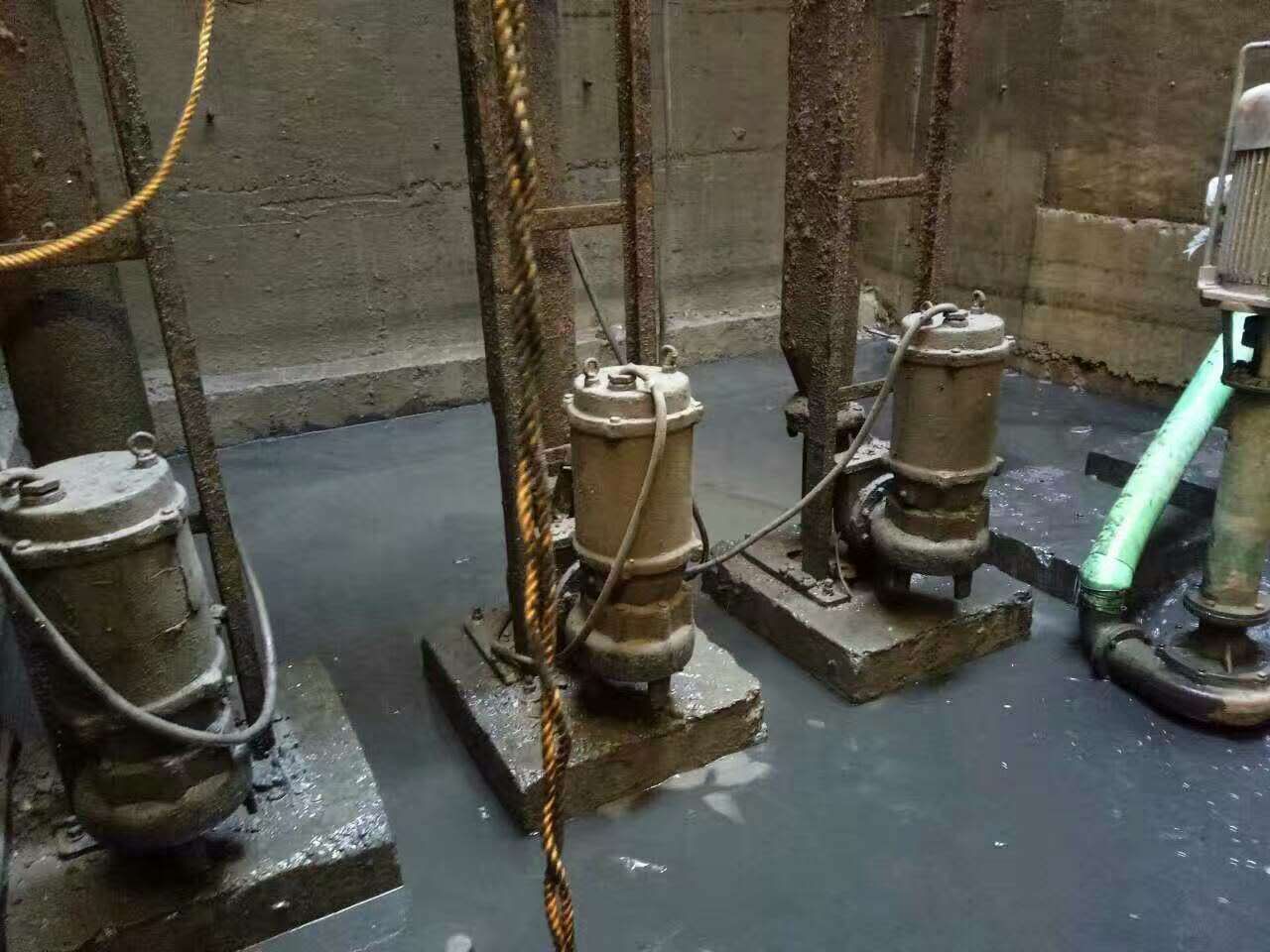 蒲城污水池清理